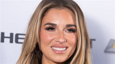 What Jessie James Decker Eats Every Day